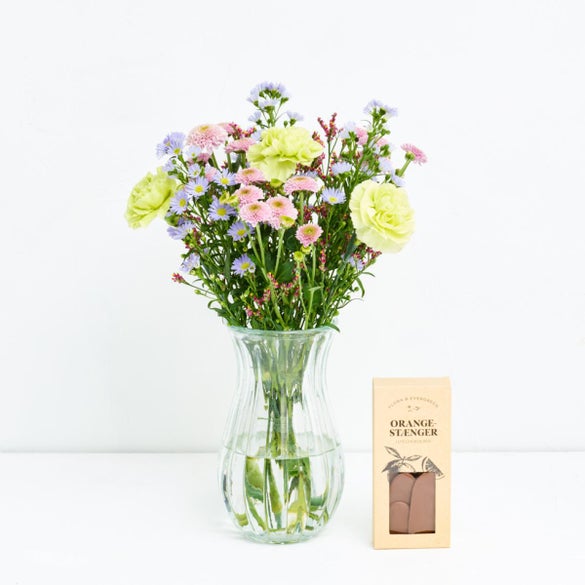 Den lille hilsen med orangestænger i lys chokolade